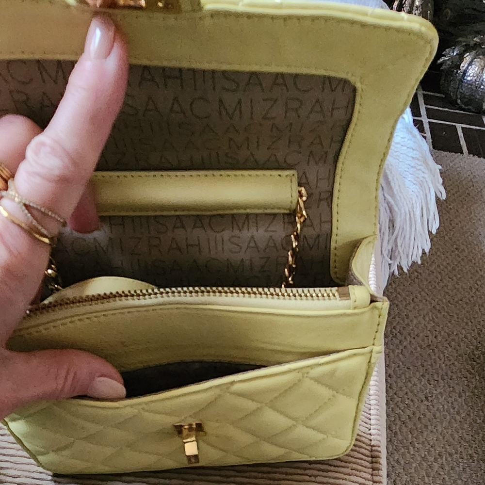 EUC! ISSAC MIZRAHI QUILTED LEATHER CROSSBODY PURSE IN A BEAUTIFUL BUTTER YELLOW! - Picture 3 of 6